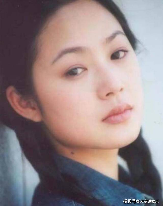 原创姜文全家四口人同框46岁周韵断崖衰老认不出两个儿子长相普通