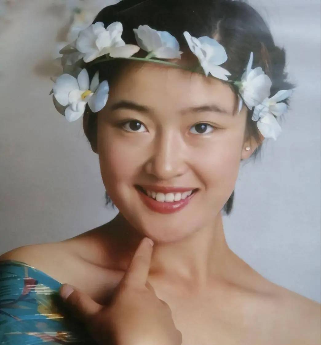 原创盖丽丽25岁爆红33岁哺乳镜头被骂退圈如今56岁怎样了