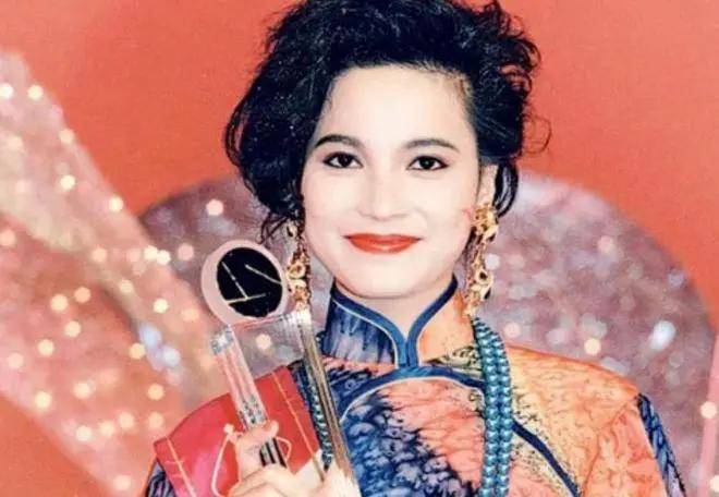 如今吴京票房飙升200亿,沦落为卖鱼大婶的她后悔了吗_樊亦敏_事业