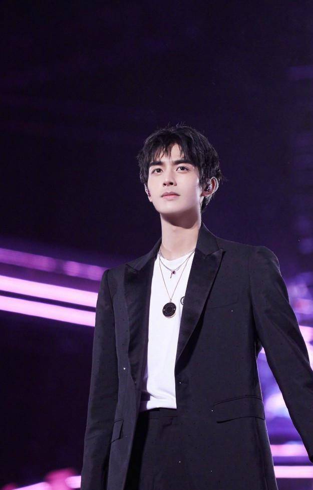 原创迪丽热巴张艺兴成毅黄晓明王一博刘浩存赵丽颖沈腾贾玲