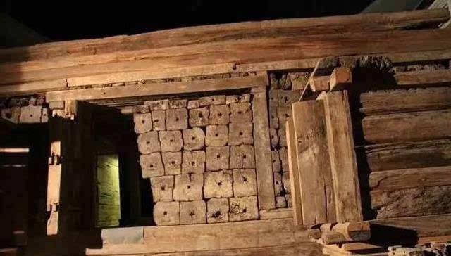 原创村民盖房无意发现千年古墓打开棺椁惊现一物震惊众人