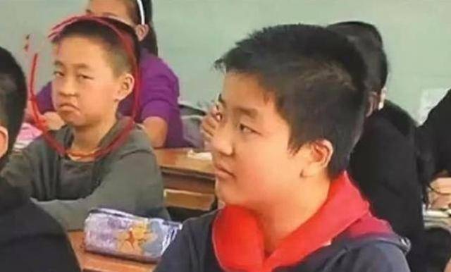 "五道杠少年"上了民办大学,"不屑弟"却考入哈佛大学_黄艺博_孙童_人生