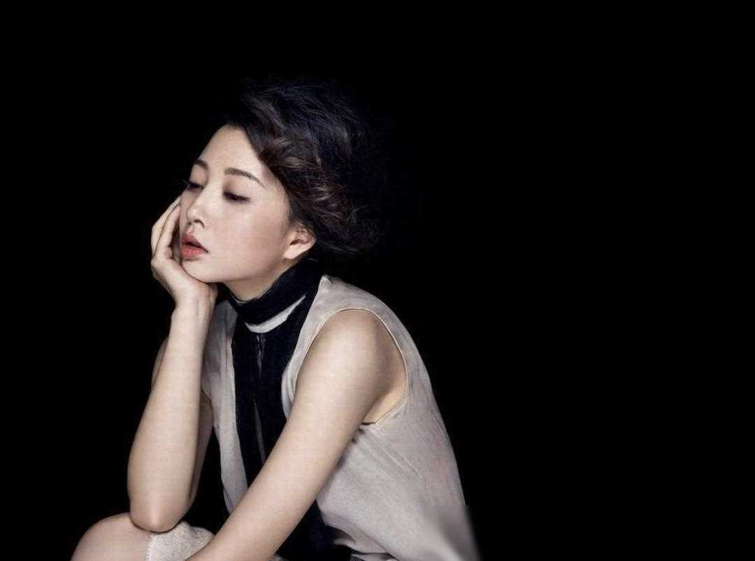 殷桃重庆美女演艺圈崭露头角军艺背景实力颜值备受瞩目