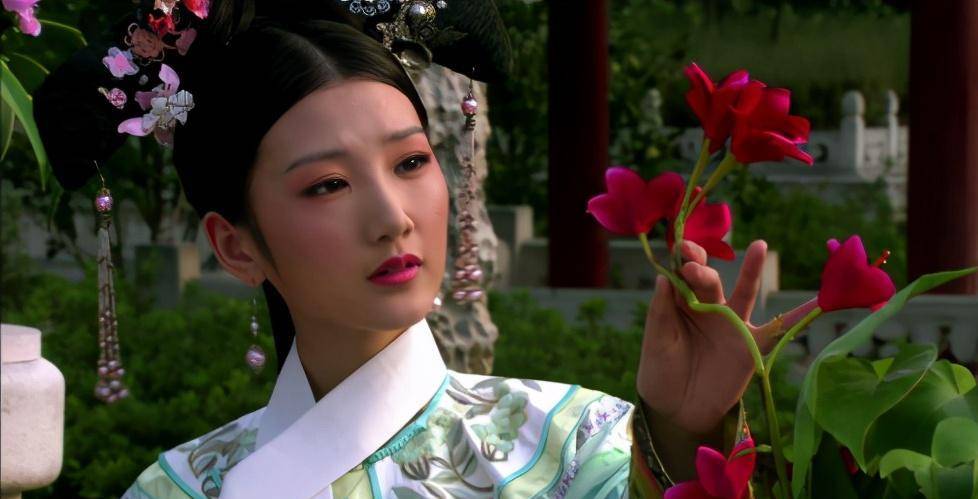 出生被丢垃圾桶,母亲捡回独自养长,成名父亲赶来索要5000万_毛晓彤