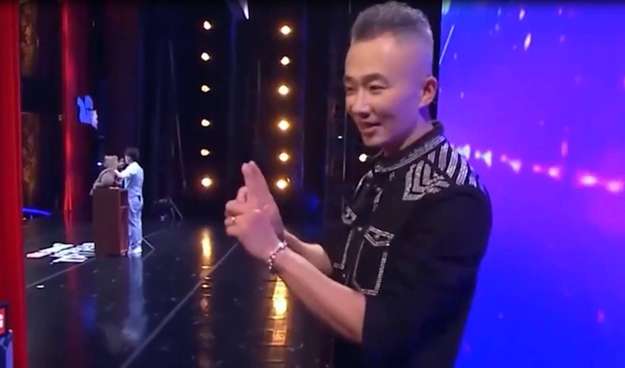 原创徐小迪腹语表白杨幂街头上演花式撩妹有何本事吸粉百万