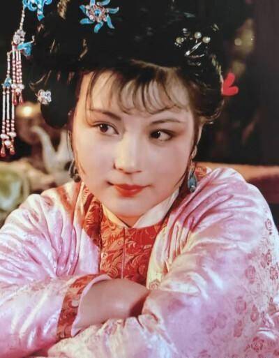 十二钗现状:有人满头白发,有人貌美依旧,她最普通_陈晓旭_张莉_姬玉