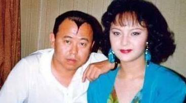 粉丝为看潘长江不惜爬上树早年妻子无怨言住8平米厕所8年