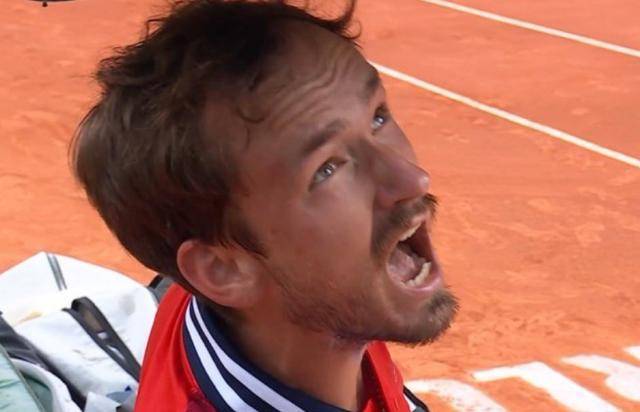 梅德维德夫再次遭遇误判鲁内亦陷裁判争议