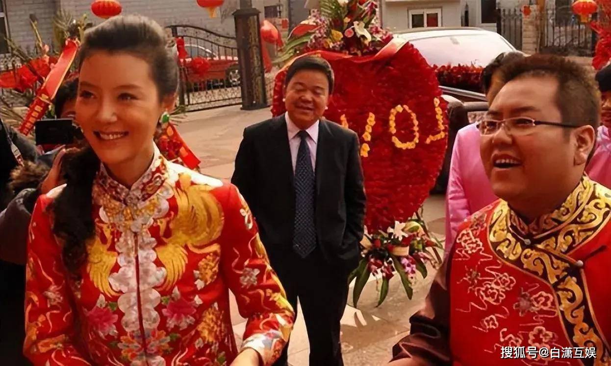 成龙做媒她闪婚富豪,闪离后拒绝3亿分手费,如今41岁孤身一人_车晓