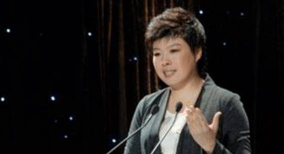 原创跌落神坛仍遭人唾弃于丹到底犯了什么错