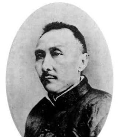 都说英雄出少年,这在杜心五身上得到了很好的体现,他七岁就学会"