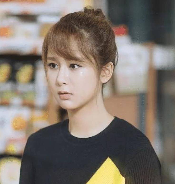 邱莹莹攒了一个五美饭局,成为了五美的粘合剂,声称要介绍男朋友应勤给