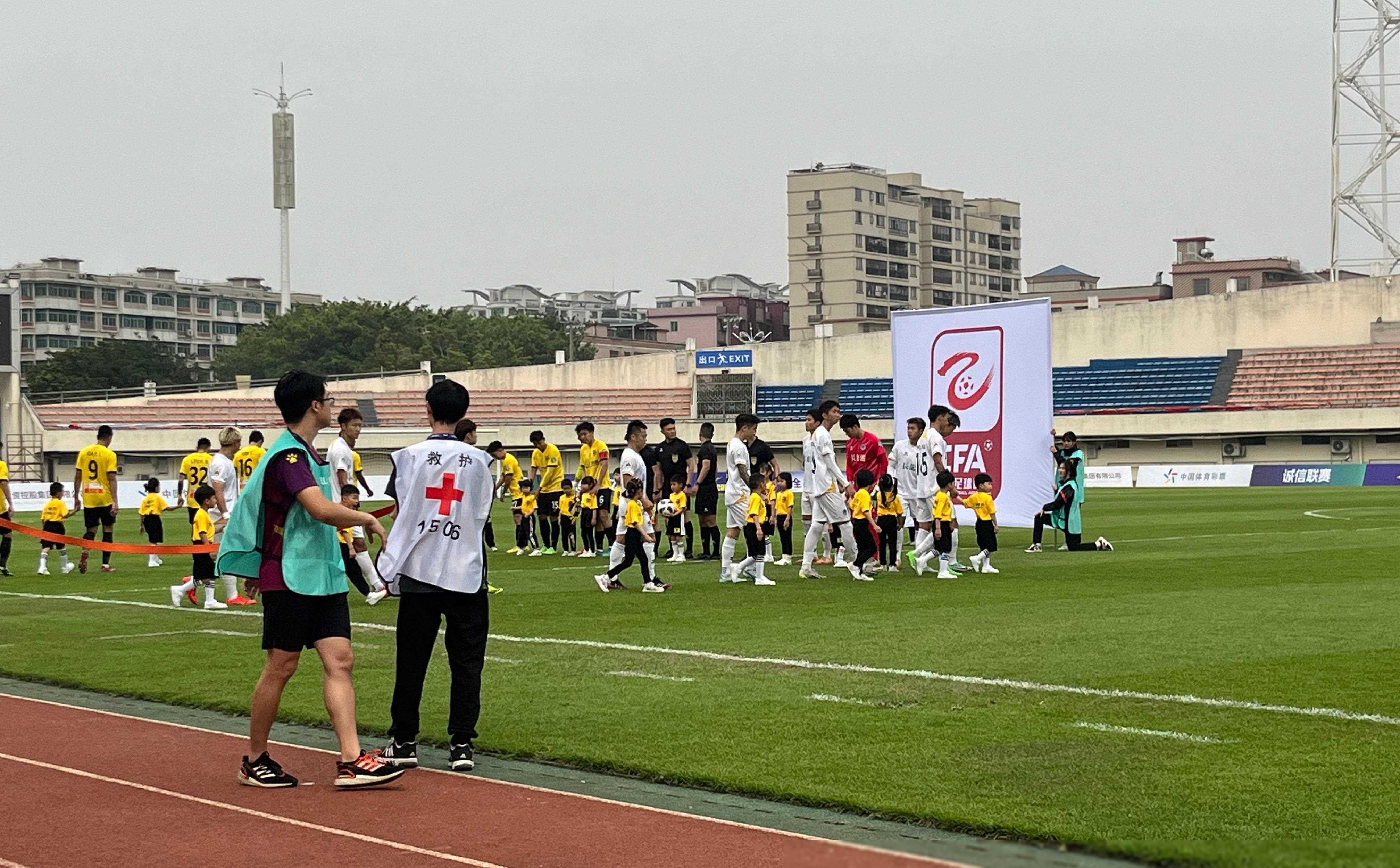 中乙联赛广州豹连胜领跑南区大连琨城不败领跑北区简讯