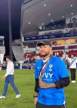 内马尔缺席获胜利雅得新月登顶沙特超级杯赢得冠军内马尔有望夺得4