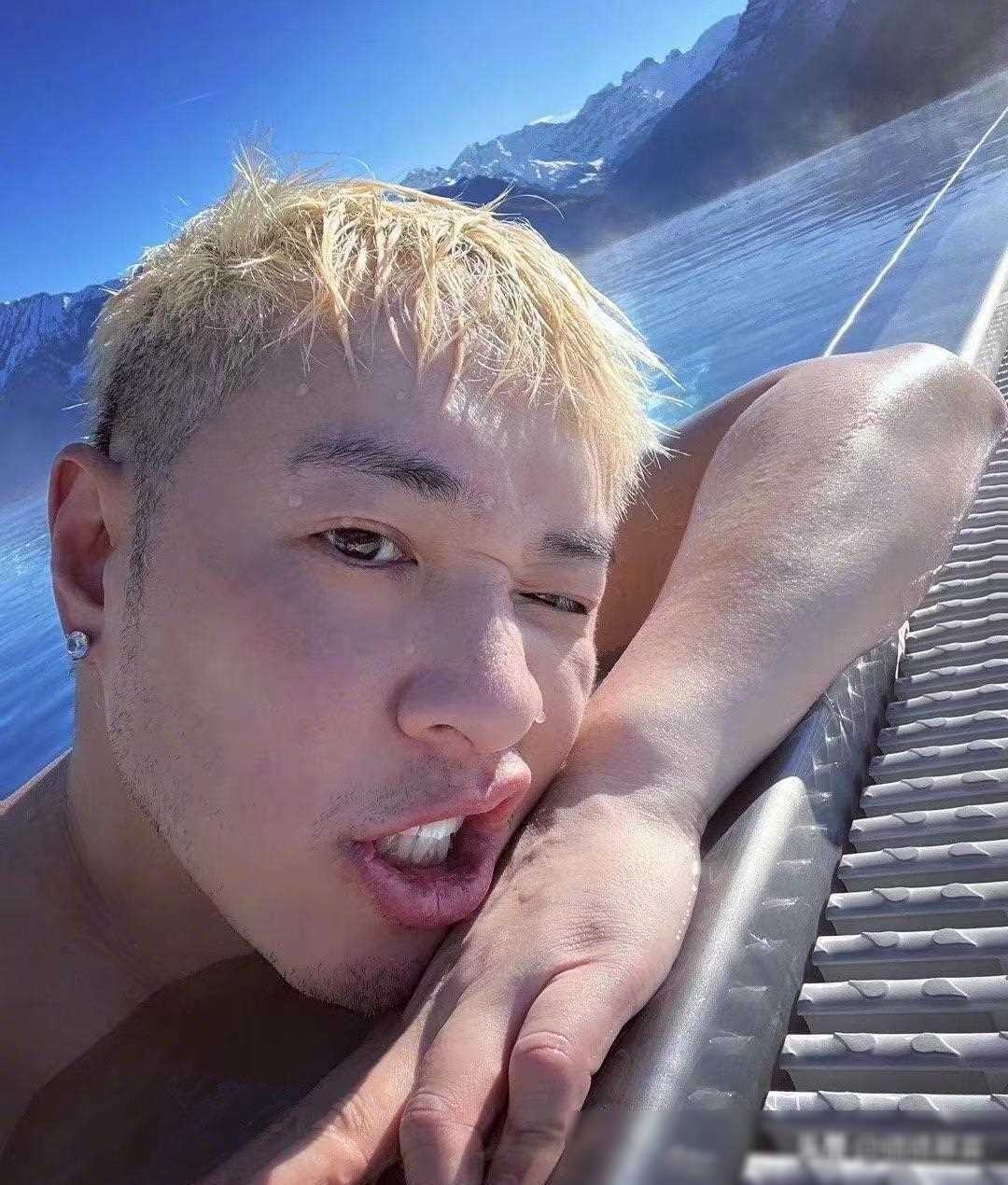 笑梗!潘玮柏发照片惹争议,踩他的人竟是为何