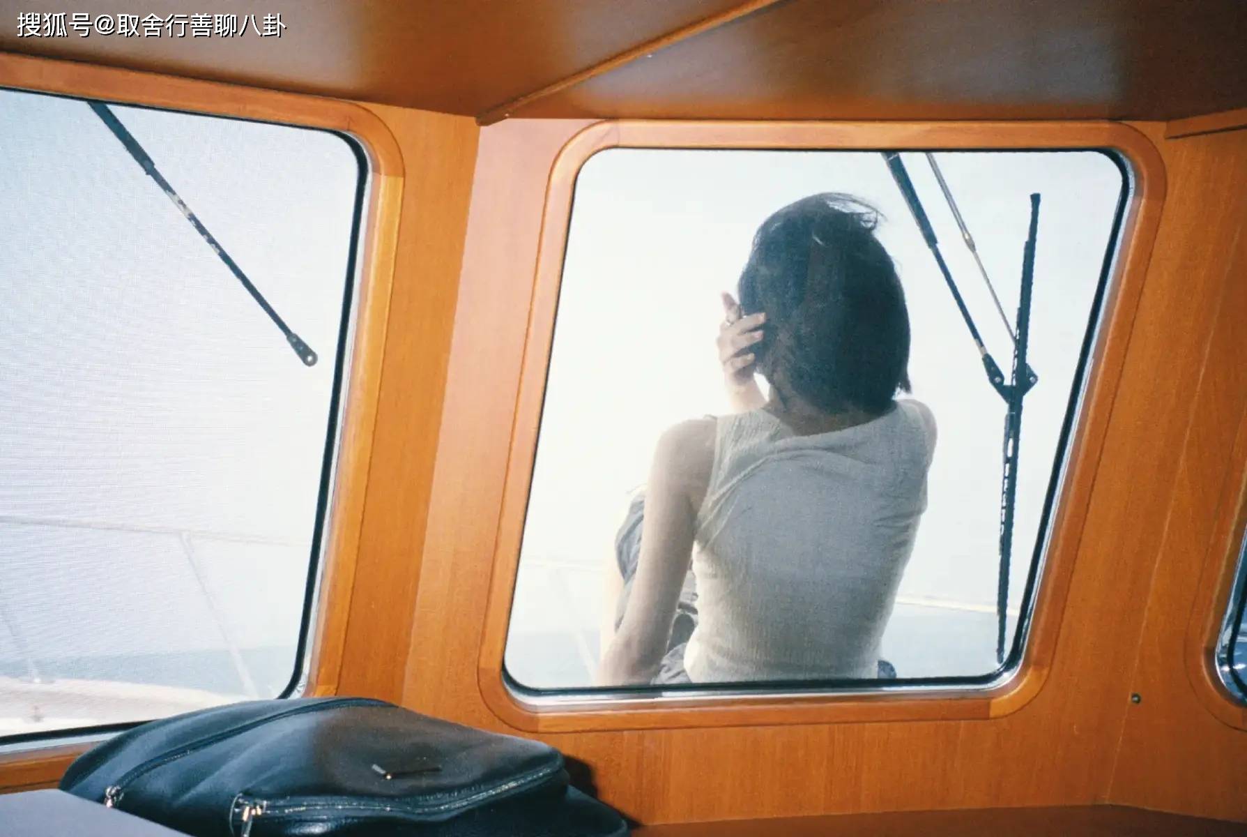 原创文淇度假泳装照曝光露甜美笑容元气十足身材纤瘦有型状态超好