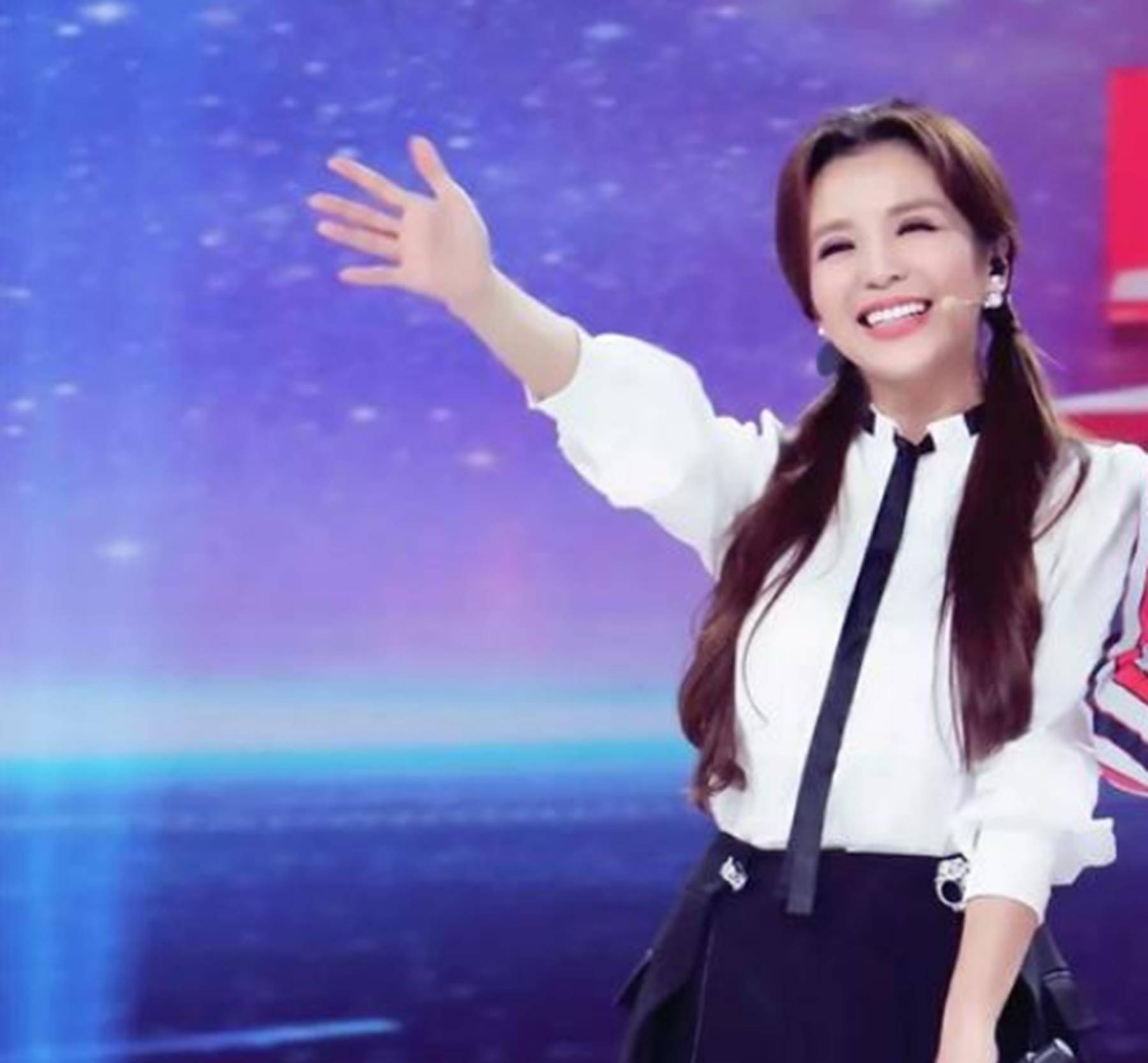 原创电视名嘴朱迅一个月工资能拿多少真实数字让人很诧异