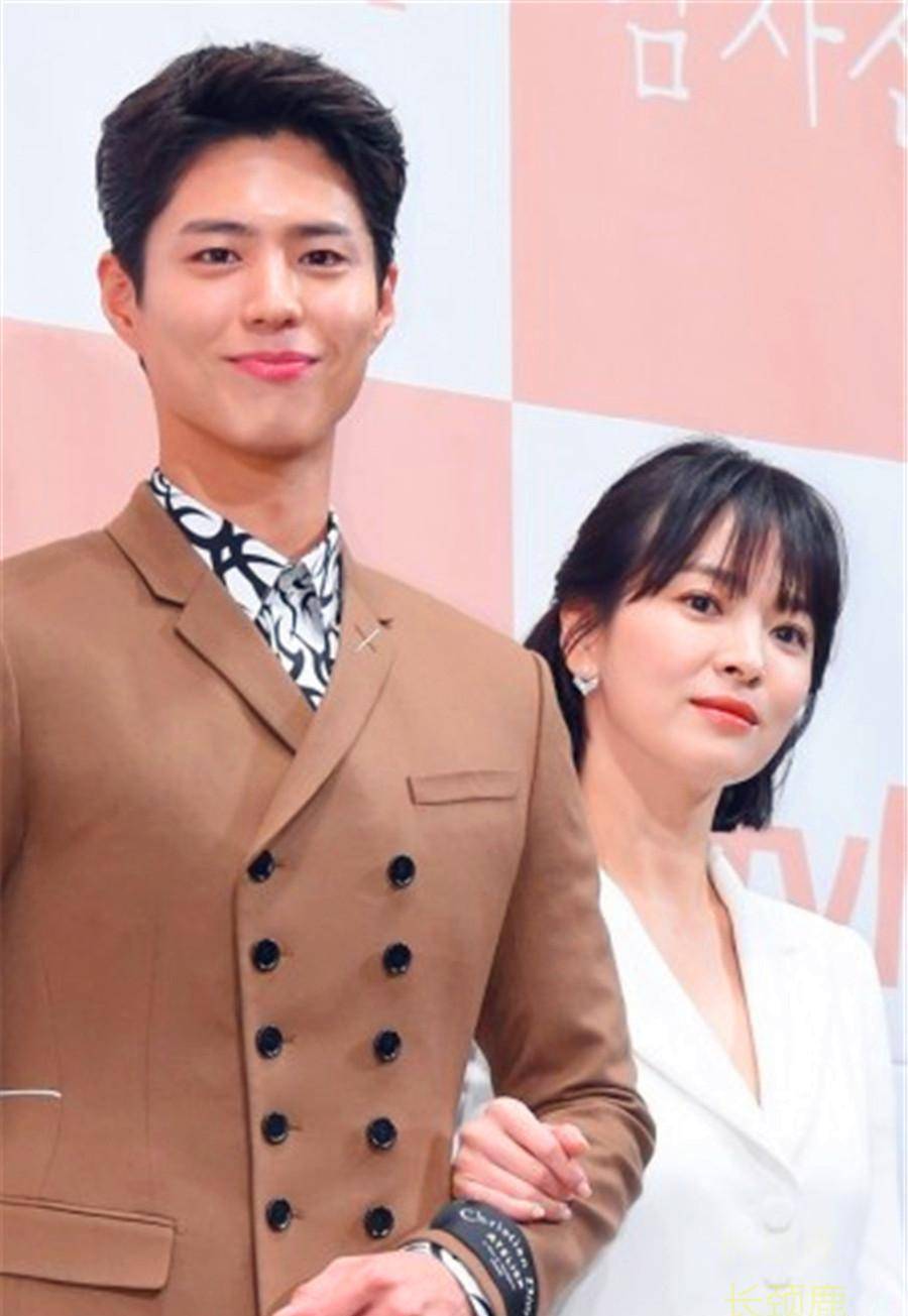 不知大家发现没宋慧乔非常不喜欢和女明星合照,即使一起合照也只喜欢