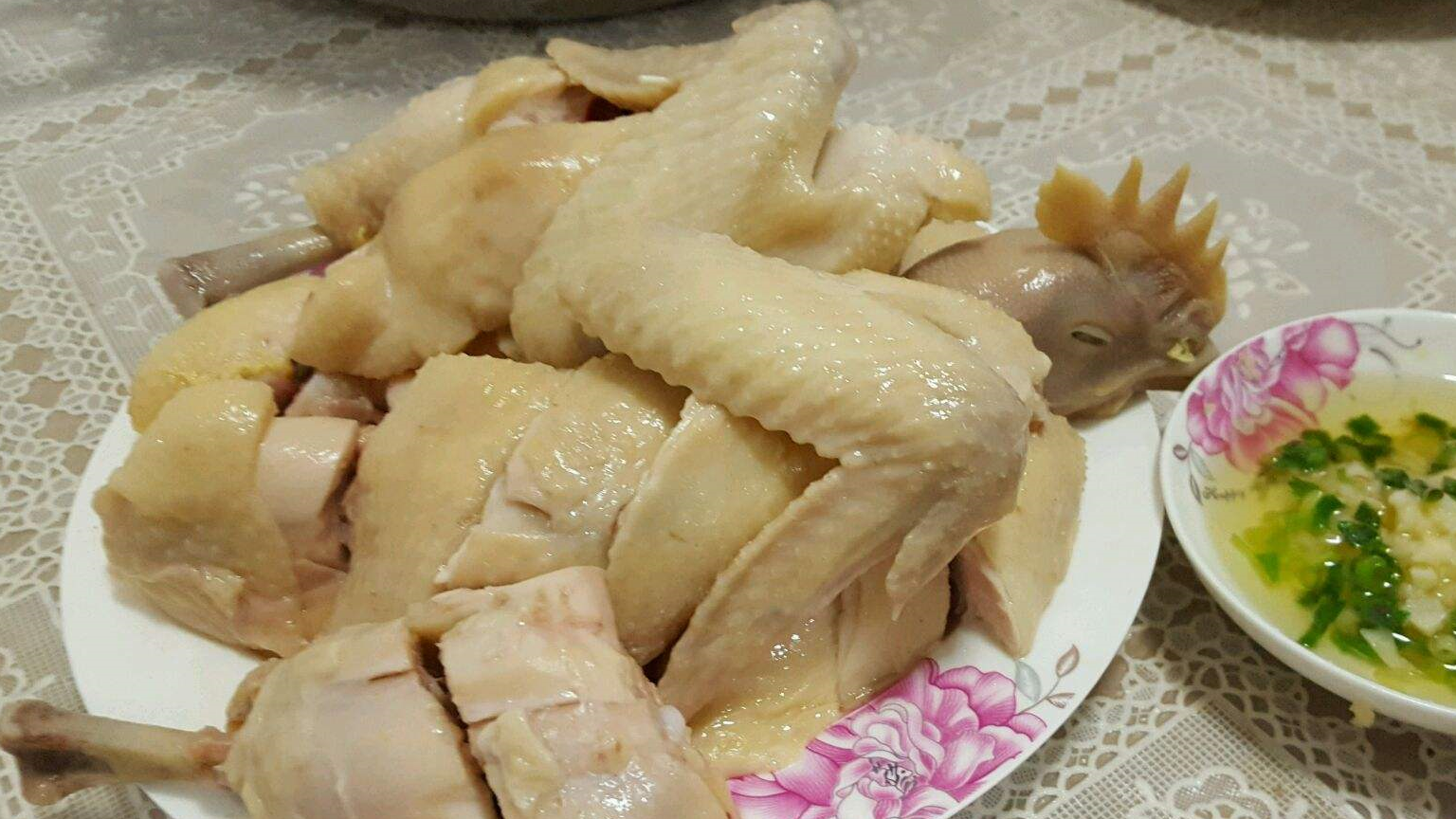 原创白切鸡是蒸熟还是煮熟牢记这3点出锅后不比广东人做的差
