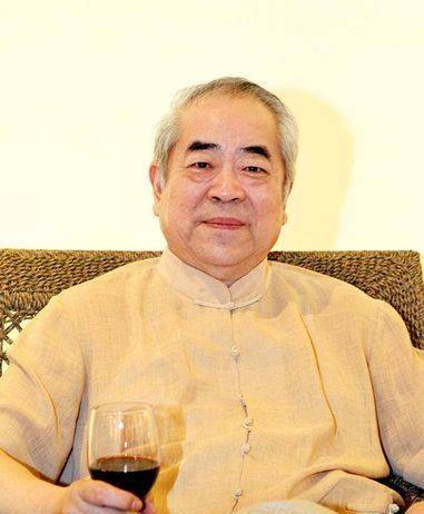 国学大师范曾在国内享有很高的知名度和许多荣誉,他被称为当代大儒