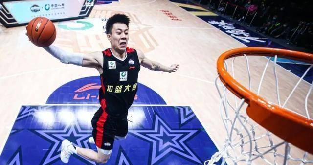 罚球线大风车,这身体天赋不得了!张镇麟会是中国男篮未来之星吗_mvp_