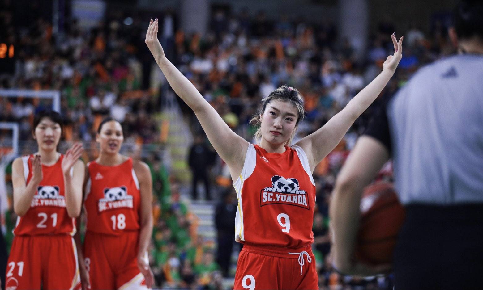 原创官宣内蒙古女篮被罚1万球迷假冒工作人员起哄辱骂李梦2小时