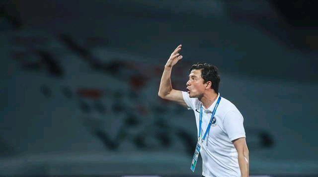 原创第三轮综评谢晖改变中超风格泰山很难走出低谷三镇问题不少