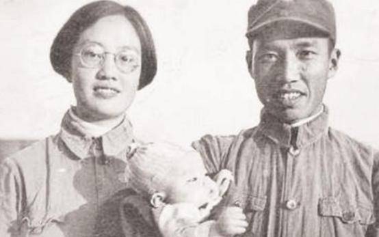 "领袖夫人中的头号美女",左权将军牺牲后,带女儿改嫁秘书_刘志兰_同志