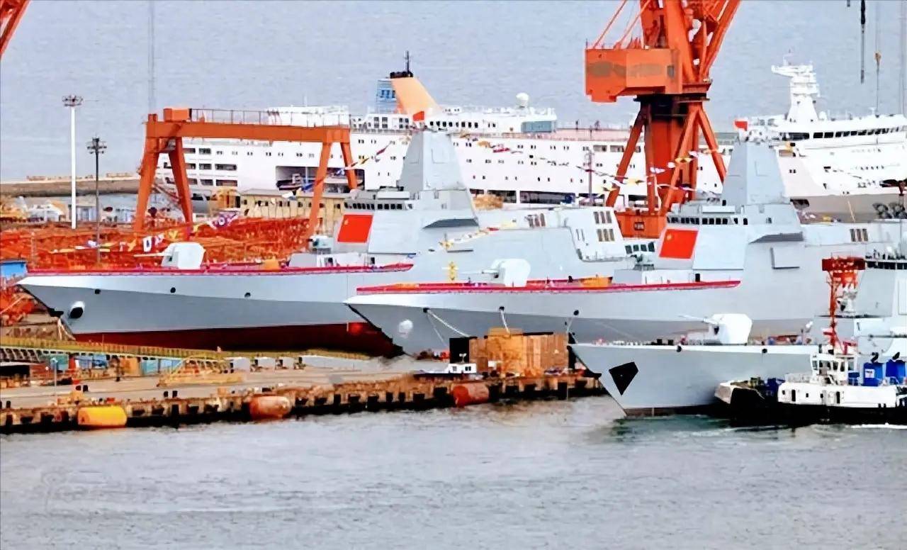 中国海军,不仅积极参与国际反恐,护航等活动,还开展了一系列海上联合