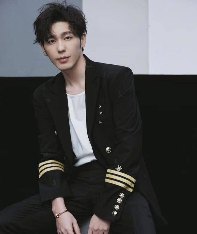 原创白宇跨界当歌手太意外穿米奇制服帅翻新作单曲全程参与超用心