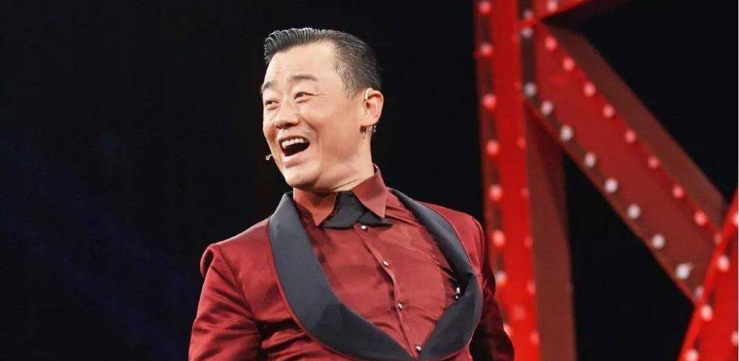 很多人景仰,可是没想到他后来在美国,还因吸毒以及私藏枪械被抓了起来