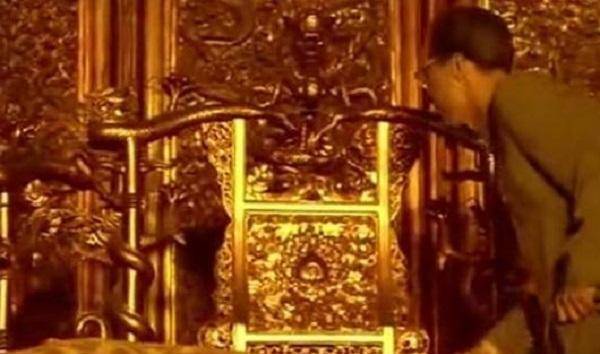 原创溥仪晚年与妻子重游故宫在看到龙椅时说了一句话字字心酸