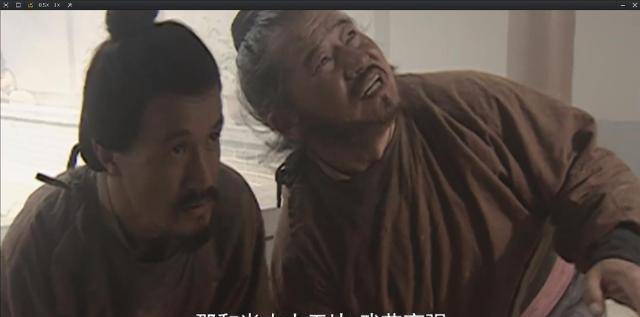 以睡觉担心林冲跑路为由,把林冲捆绑在树上,然后就要用水火棍打死林冲