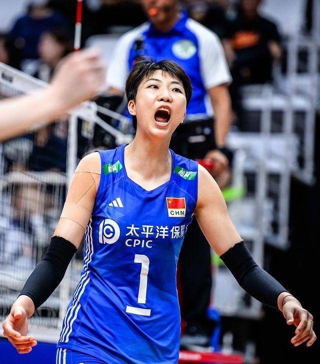 首先,这位网友披露了天津女排09-12年后备队员的名单,包括赵馨颖,刘敏