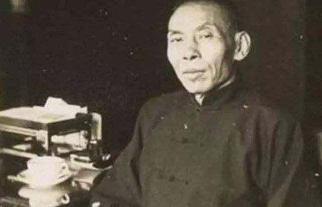 马蒂奥·麦斯纳·德纳罗是意大利黑手党的继承人,他的整个家族都属于