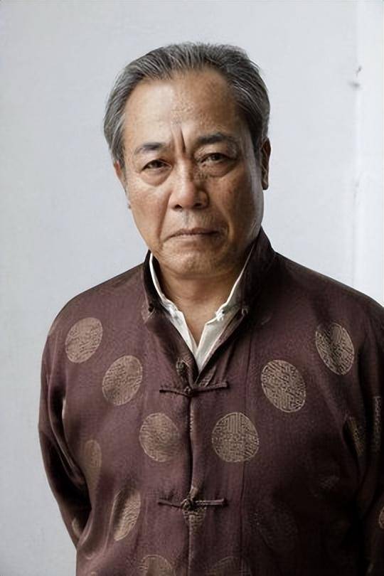 他是最干净的男演员,结婚46年零绯闻,为妻子息影12年,61岁走红_冯恩