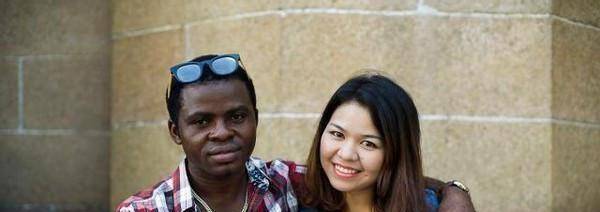 原创中国富家女倒追黑人拳王生下两个混血宝宝后惨遭抛弃