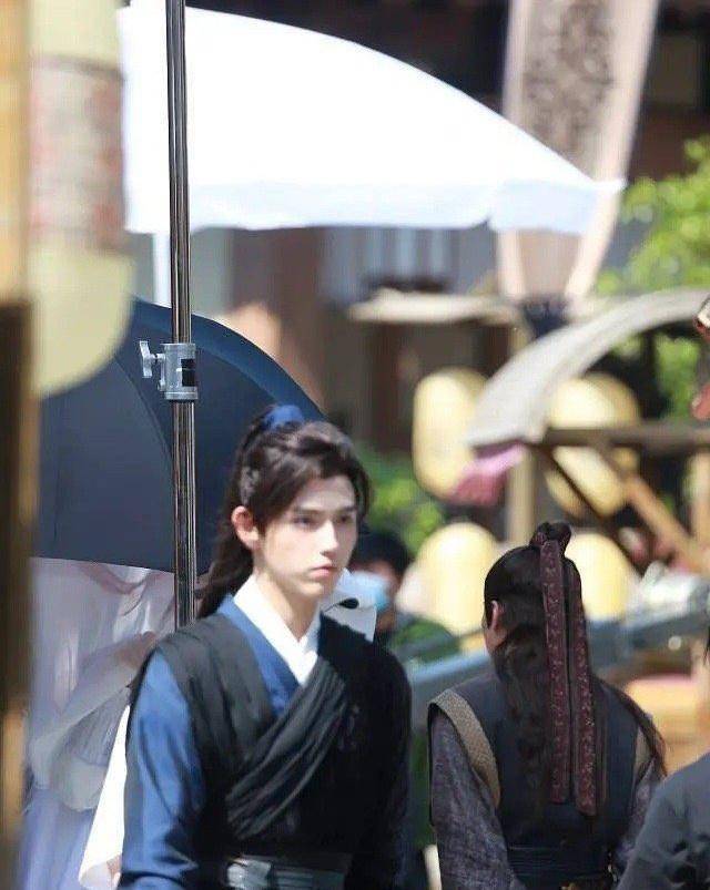 原创皓衣行路透帅翻罗云熙拿油纸伞仙气十足陈飞宇太有少年感