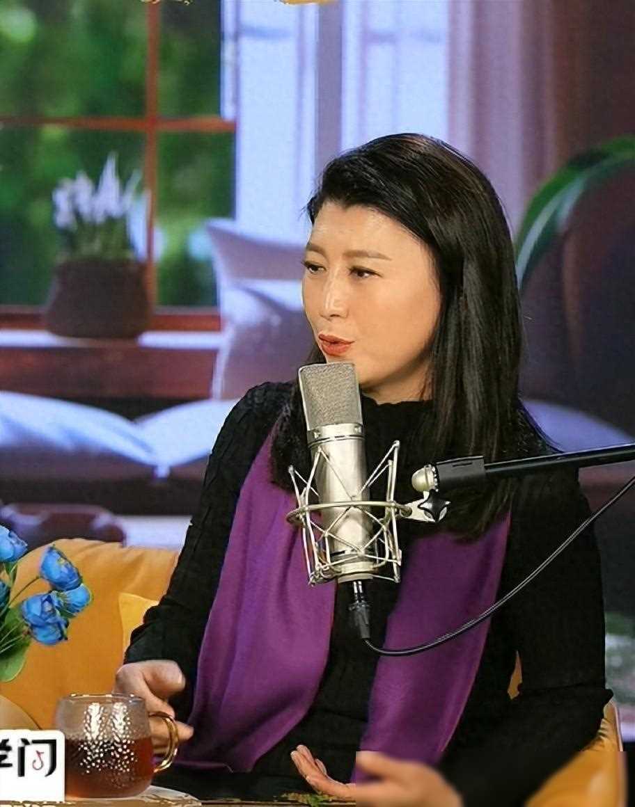 闫学晶情深意浓现场朗诵冰心名篇纸船感动众人