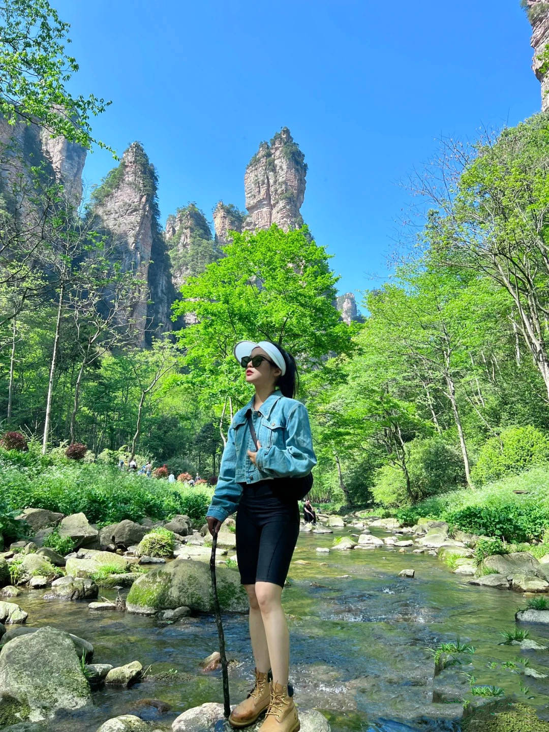 天门山有着深厚的文化底蕴,素有"武陵之魂"和湘西第一山的美誉.