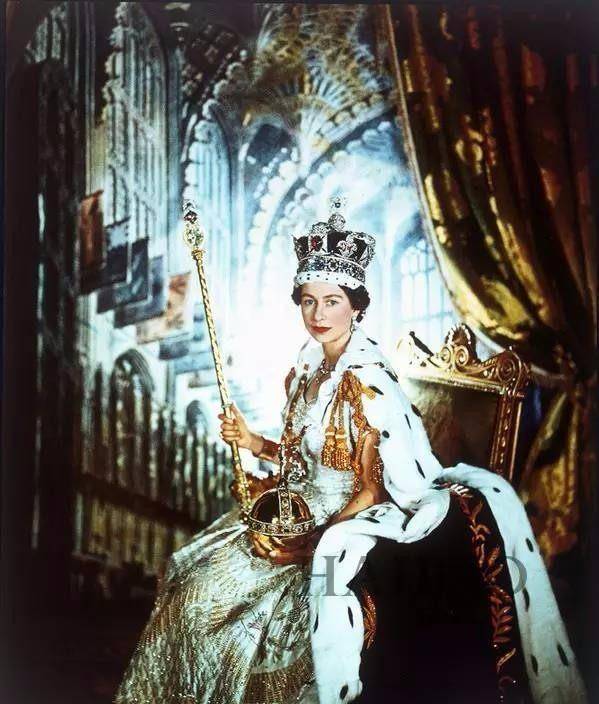 原创1953年6月2日英国女王伊丽莎白二世举行正式加冕礼很壮观