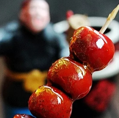 冰糖葫芦,可是小时候冬天里最叫座的零食儿.