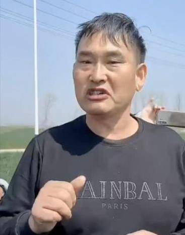 "大衣哥"朱志文,曾经一个人破包接受商演,如今如何_生活_朱之文_村里