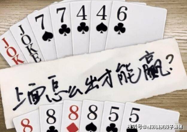 原创搞笑gif段子这一脚踢得真准哥们估计你要倒霉了