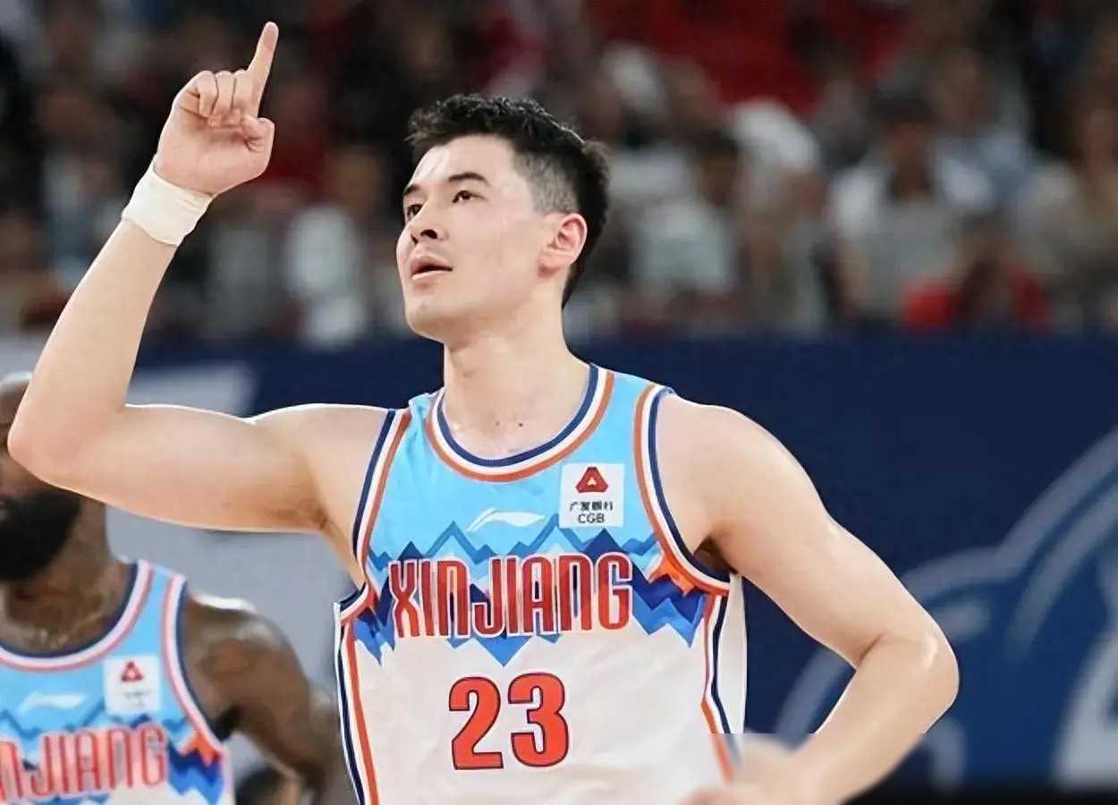 原创新疆男篮队长阿不都巨幅海报迎战mvp乌鲁木齐商场倾情献礼