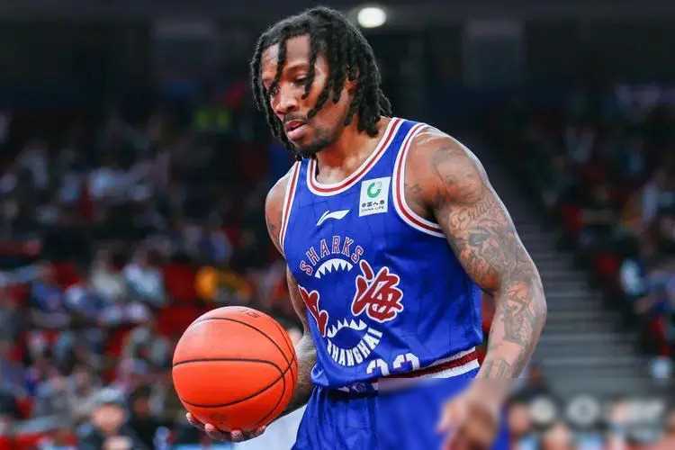 原创上海男篮外援约女网红去酒店照片曝光后引发网友热议