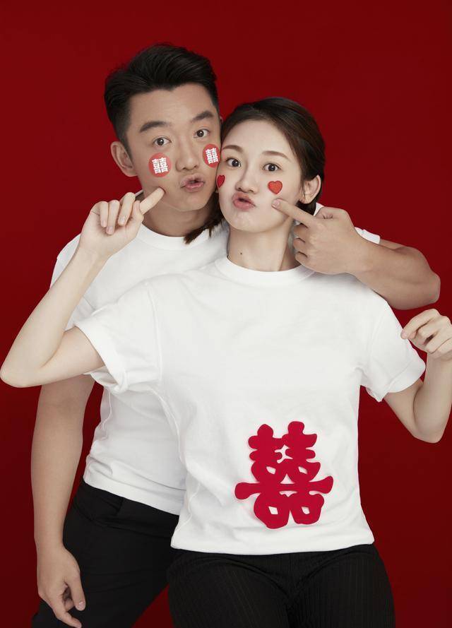 郑恺接力魏晨迎娶女神苗苗苗苗背后抱发福郑恺好有孕妇感画面超诙谐