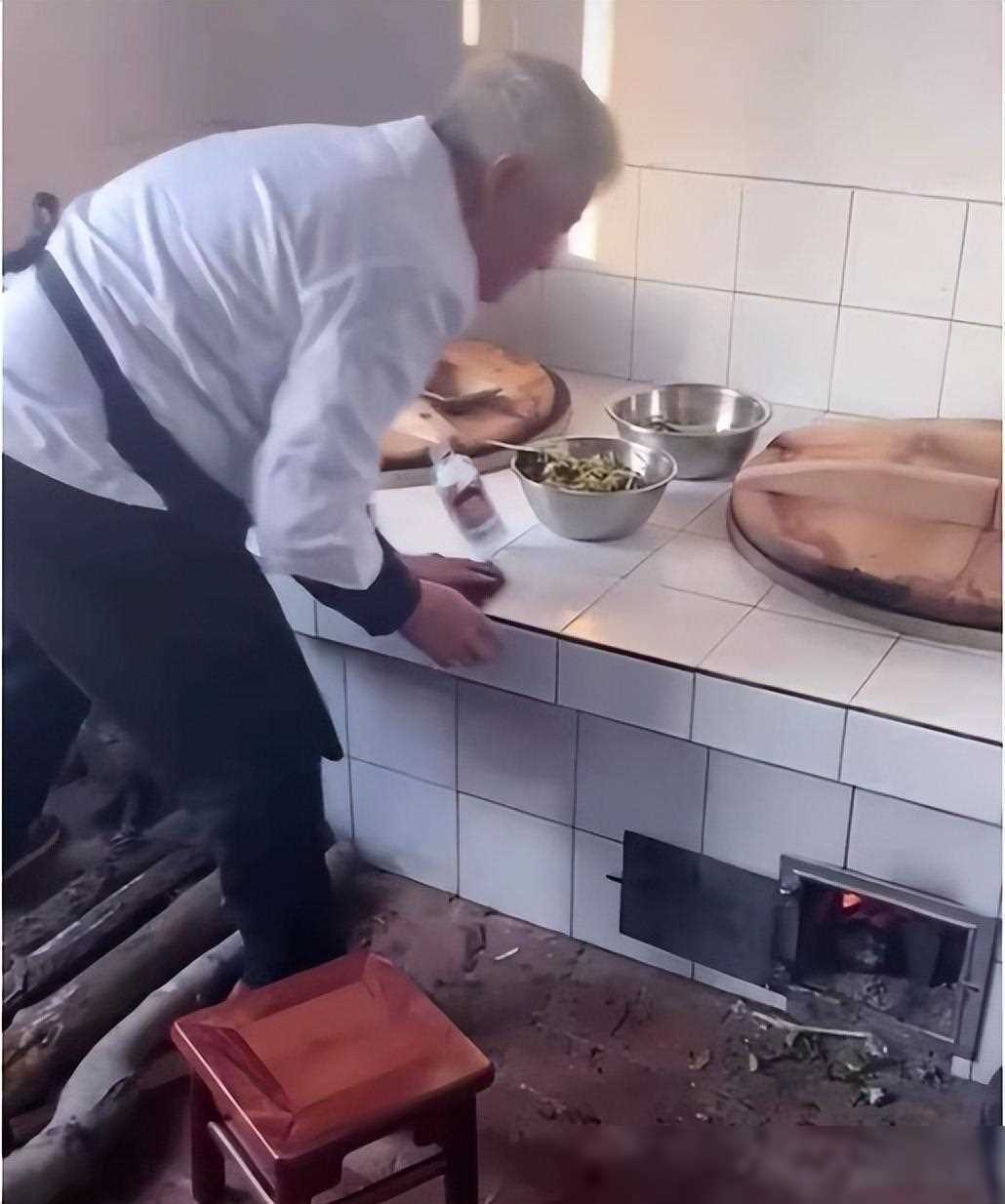 而赵一诺则体现了对传统艺术的深化和继承