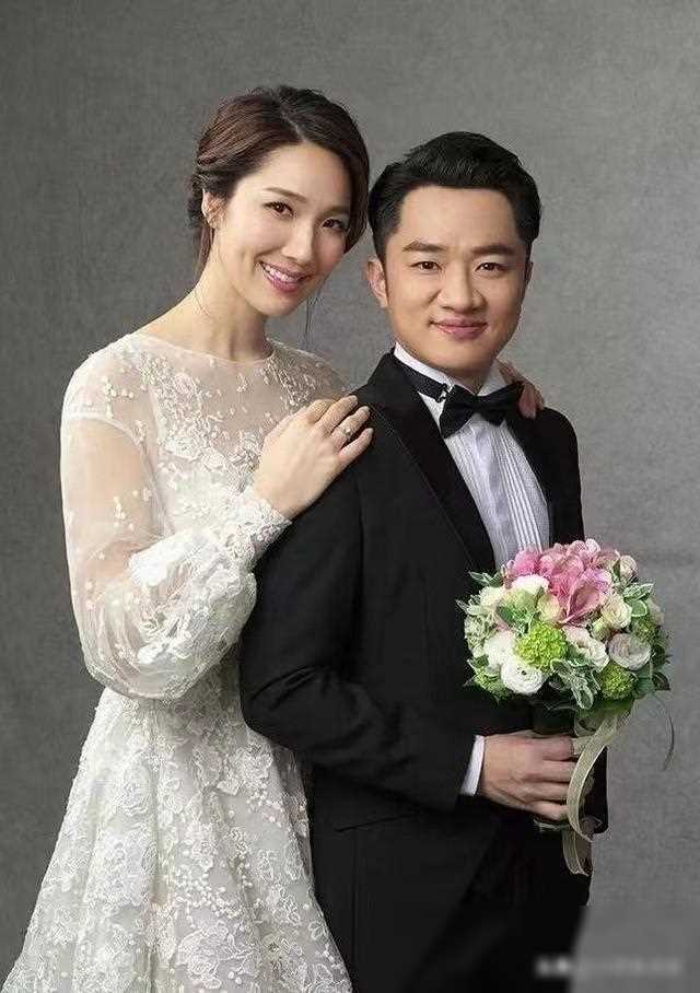 外貌上与他形成鲜明的对比,更是在各个节目中大肆夸赞自己的"帅老公"