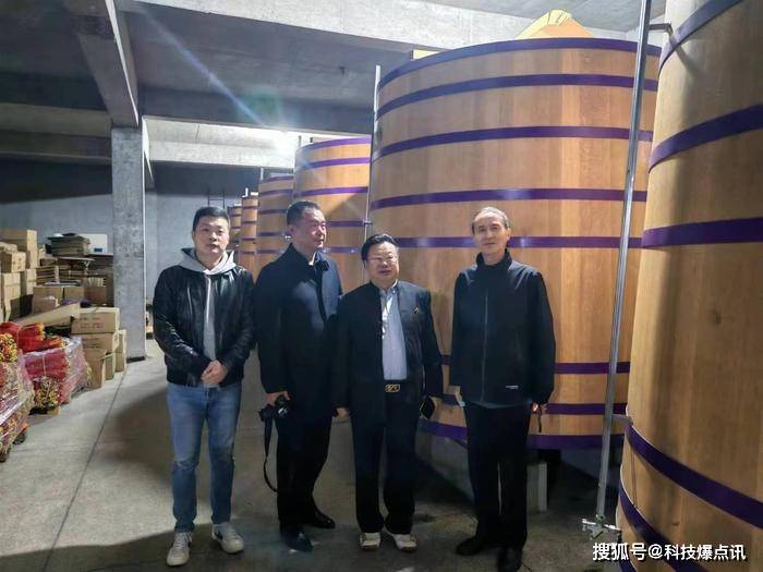 浙苏视点合肥影响力媒体一行考察句容东方紫酒业体验中国紫酒魅力